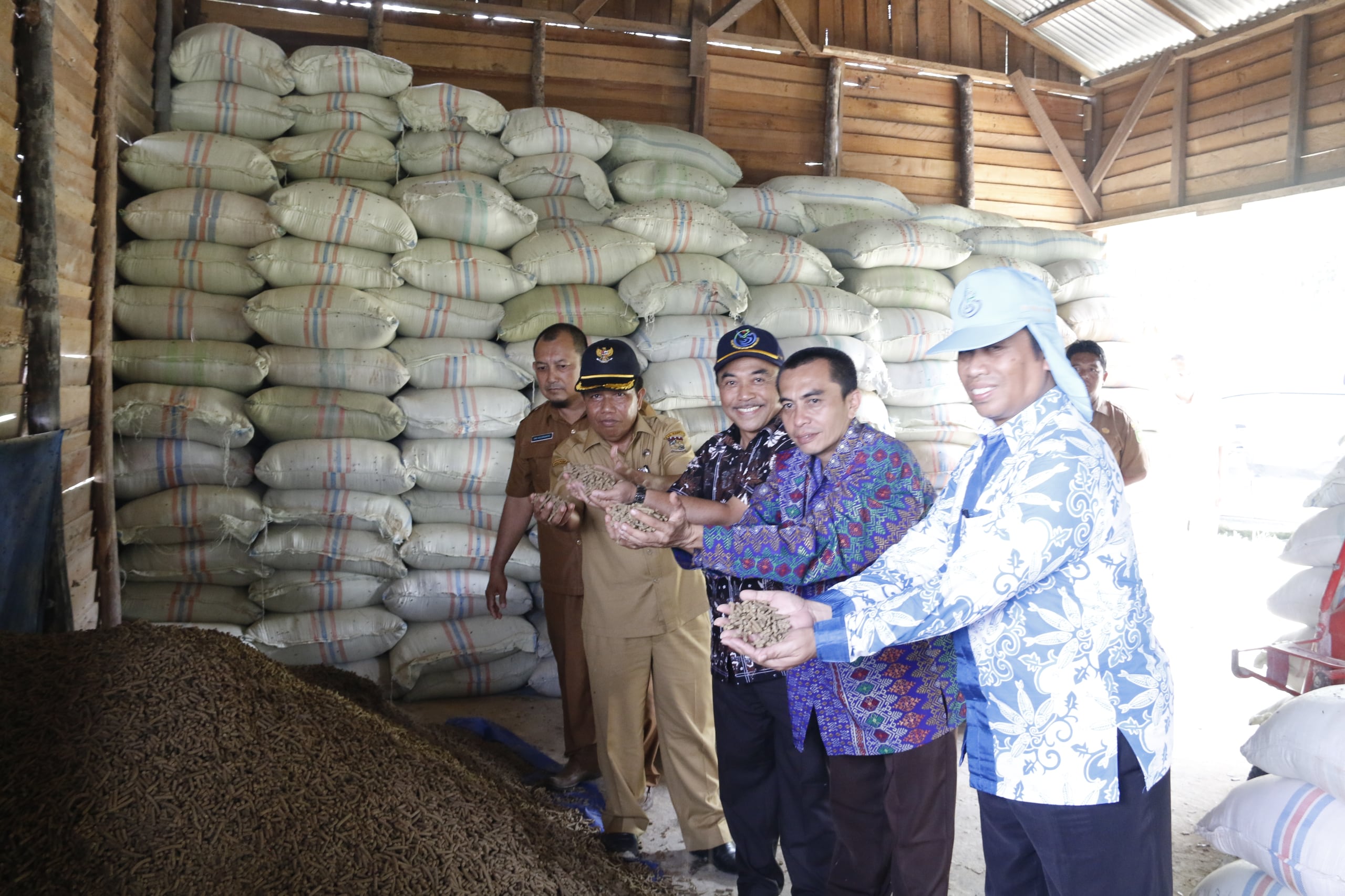 Limbah Sawit Dipilih untuk Bahan Baku Pakan Ikan, Seperti Apa Itu?