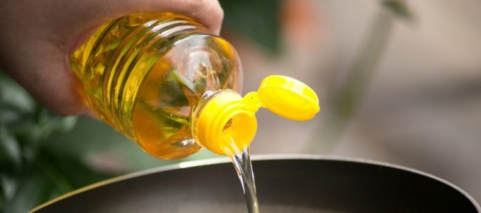 Minyak Goreng Kemasan Untungkan Pengusaha Besar