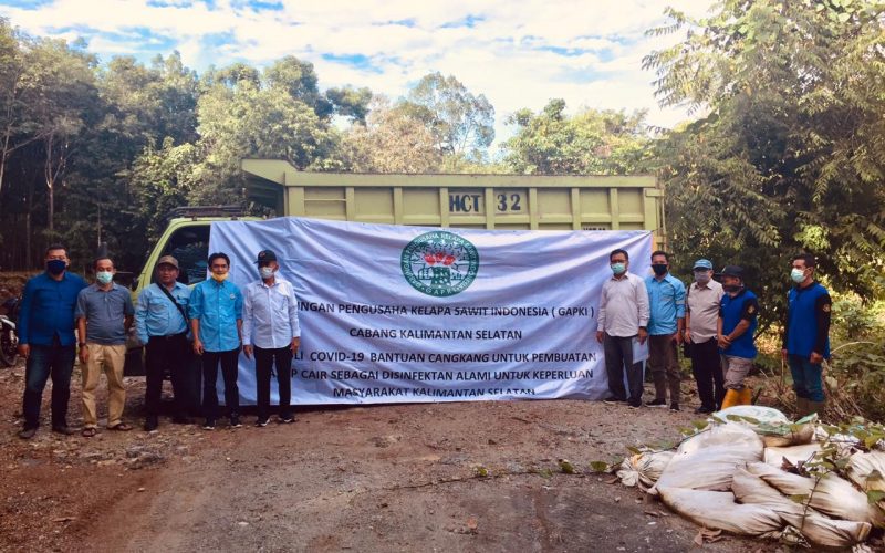 GAPKI Kalsel Serahkan Bantuan Cangkang Sawit Untuk Bahan Disinfektan