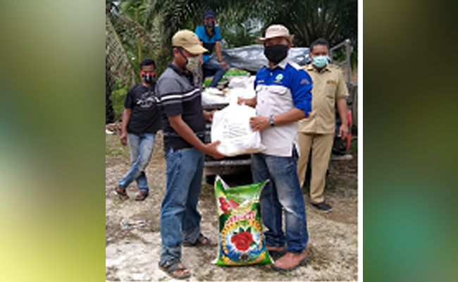 Petani Sawit Swadaya Bantu Dampak Pandemi Covid-19 di Kalteng