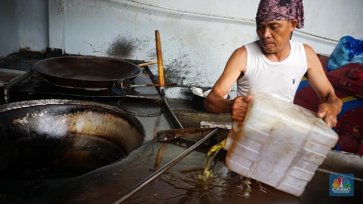 Minyak Goreng Curah Mau Tamat, Harganya di Pasar Makin Liar!