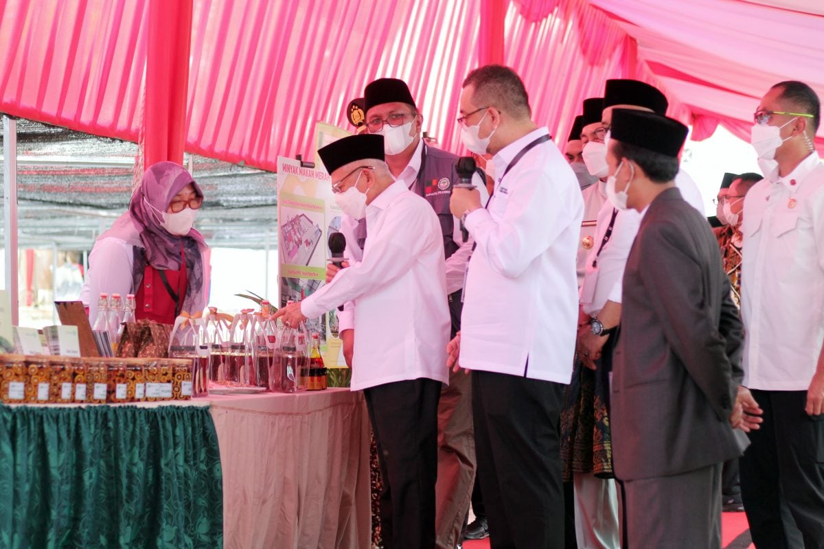 Membangun Ekonomi Santri Sawit