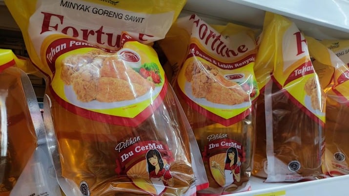 Kerugian Triliunan Rupiah: Polemik Kelangkaan Minyak Goreng dan Kebijakan Pemerintah yang Berubah-ubah
