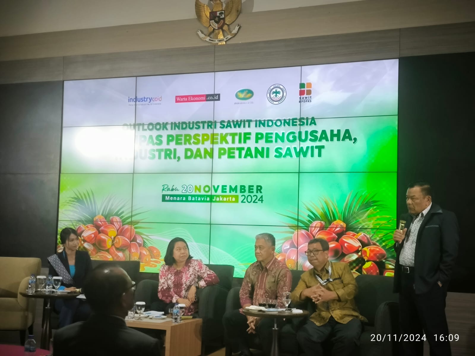 Prospek dan Tantangan Minyak Sawit dan CPO dalam Industri Sawit Indonesia